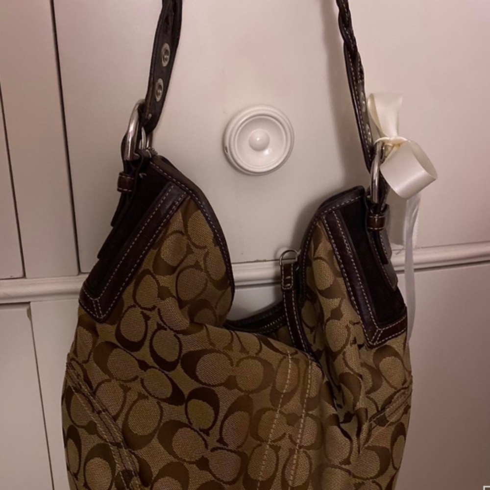 coach soho slouchy early 2000s y2k shoulder bag in jaquard brown